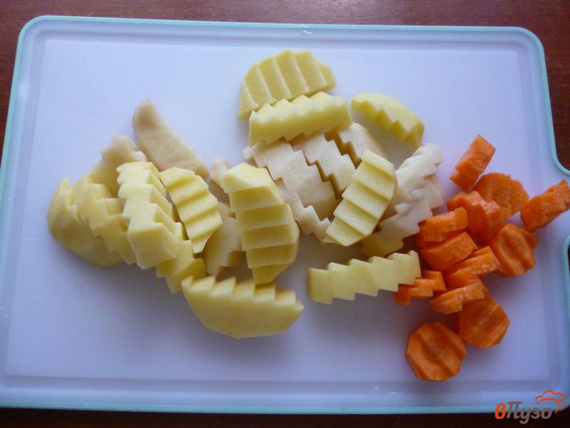 Фото приготовление рецепта: Запечённые куриные крылья с овощами шаг №2
