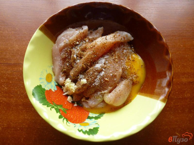 Фото приготовление рецепта: Куриное филе жареное в яичном белке шаг №2