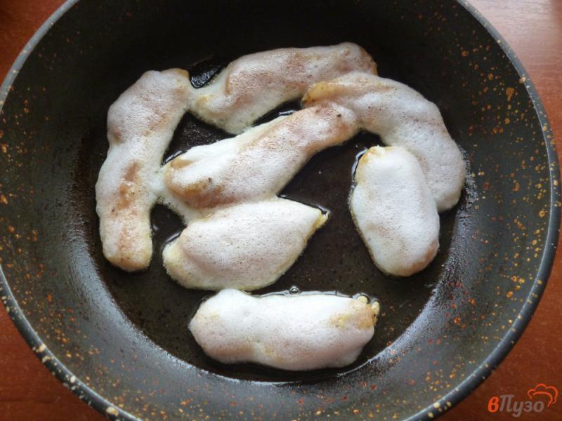 Фото приготовление рецепта: Куриное филе жареное в яичном белке шаг №5