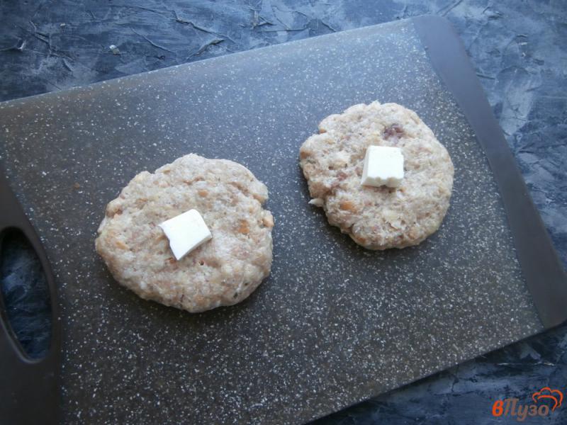 Фото приготовление рецепта: Свиные котлеты с плавленным сыром шаг №6