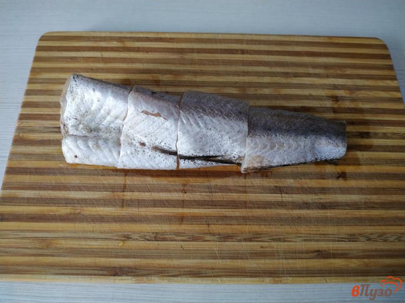 Фото приготовление рецепта: Рыбный бульон из хека шаг №1