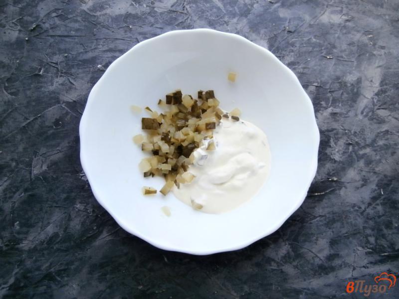 Фото приготовление рецепта: Жареные кабачки с соусом из соленого огурца и сметаны шаг №5