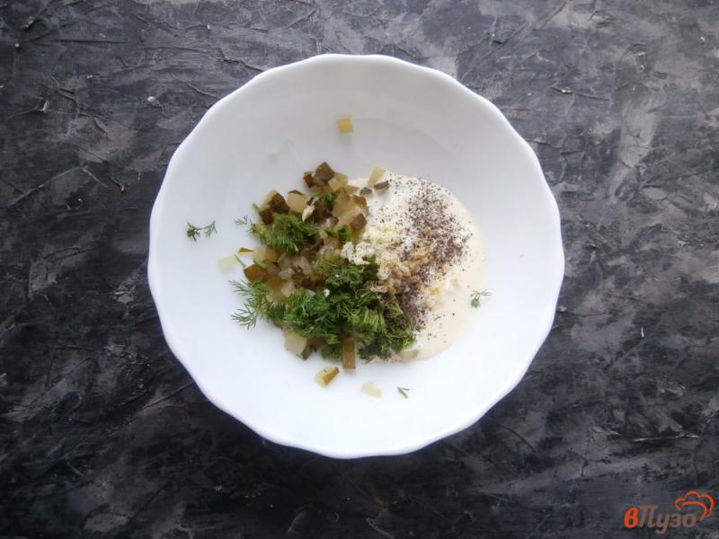 Фото приготовление рецепта: Жареные кабачки с соусом из соленого огурца и сметаны шаг №6