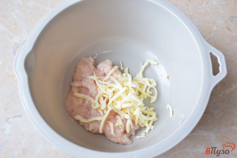 Фото приготовление рецепта: Котлеты из рыбы с сыром шаг №2