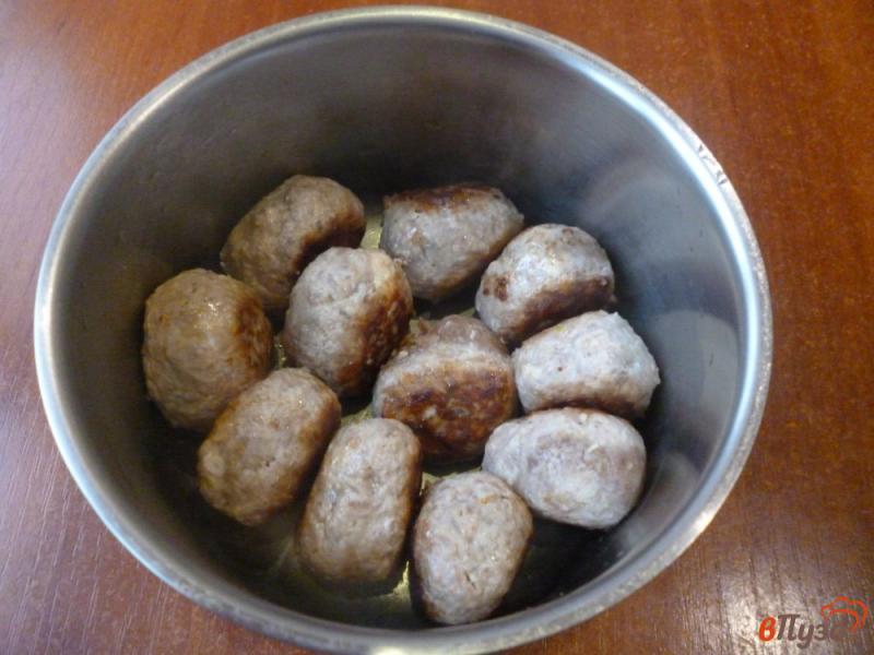 Фото приготовление рецепта: Тефтели в томате со сливками шаг №5