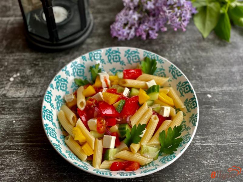 Фото приготовление рецепта: Салат с макаронами и сыром шаг №7