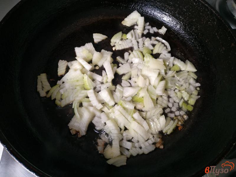 Фото приготовление рецепта: Молодая капуста тушёная с кабачками шаг №2
