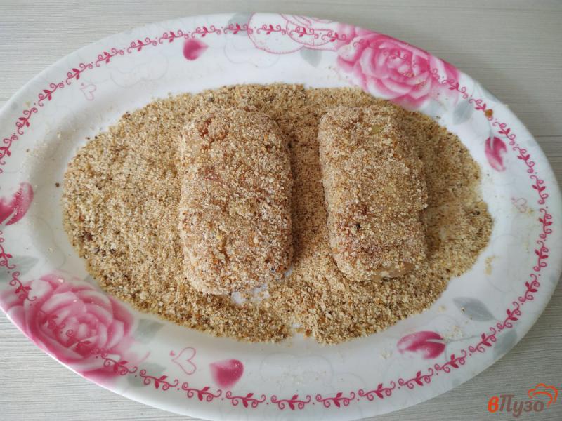 Фото приготовление рецепта: Куриные зразы со сливочным сыром шаг №7