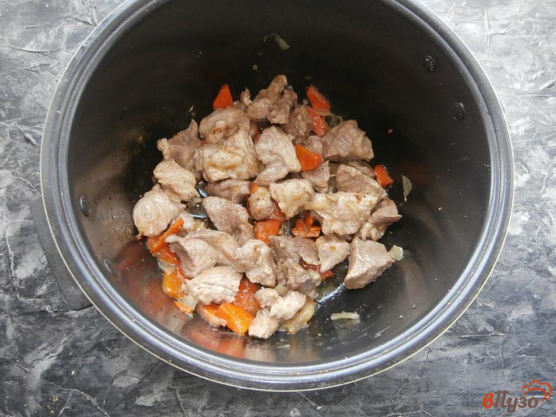 Фото приготовление рецепта: Свинина по-венгерски в мультиварке шаг №4