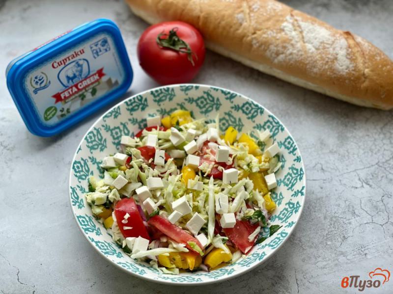 Фото приготовление рецепта: Овощной салат с сыром сиртаки шаг №7