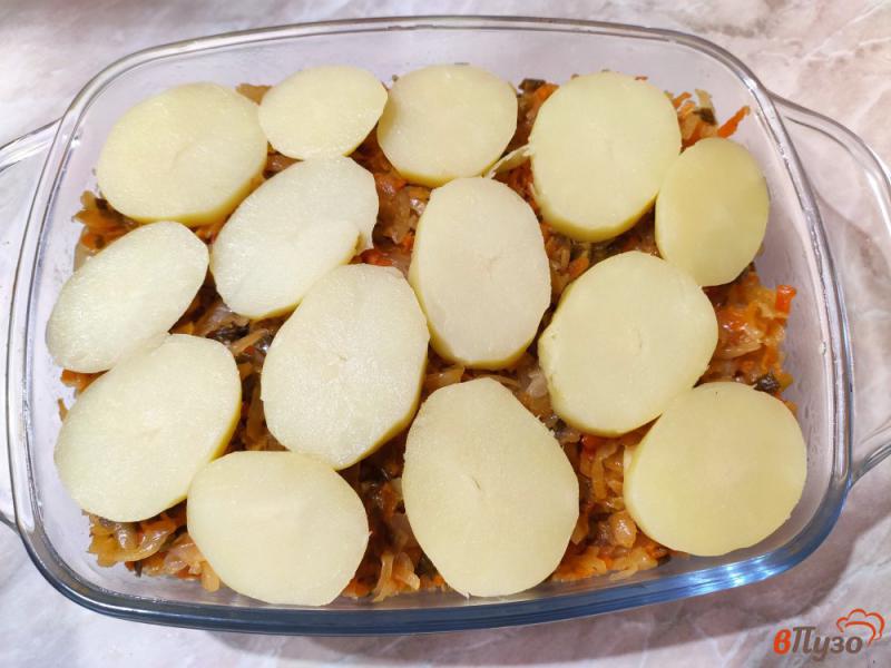Фото приготовление рецепта: Картофельная запеканка с квашеной капустой шаг №9