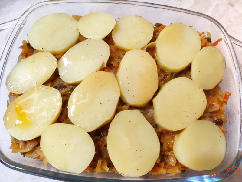 Фото приготовление рецепта: Картофельная запеканка с квашеной капустой шаг №11