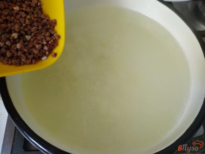 Фото приготовление рецепта: Суп гречневый с индейкой шаг №6