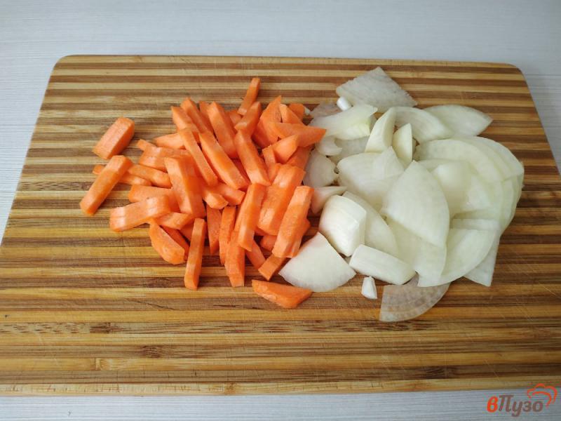 Фото приготовление рецепта: Курица тушёная с овощами шаг №5