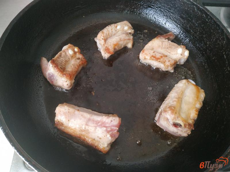 Фото приготовление рецепта: Овощное рагу со свиными рёбрышками шаг №2