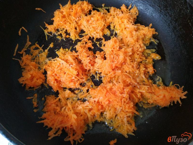 Фото приготовление рецепта: Печёночный паштет с морковью и укропом шаг №4