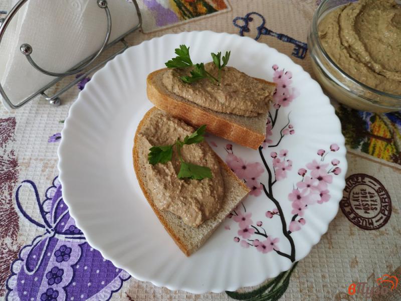 Фото приготовление рецепта: Печёночный паштет с морковью и укропом шаг №8