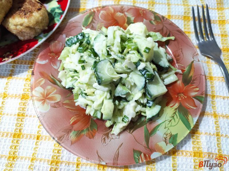 Фото приготовление рецепта: Овощной салат со сметанной заправкой шаг №8