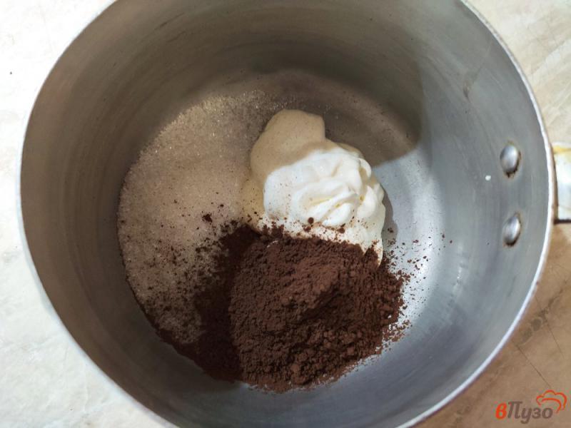 Фото приготовление рецепта: Быстрый шоколадный пирог в микроволновке шаг №6