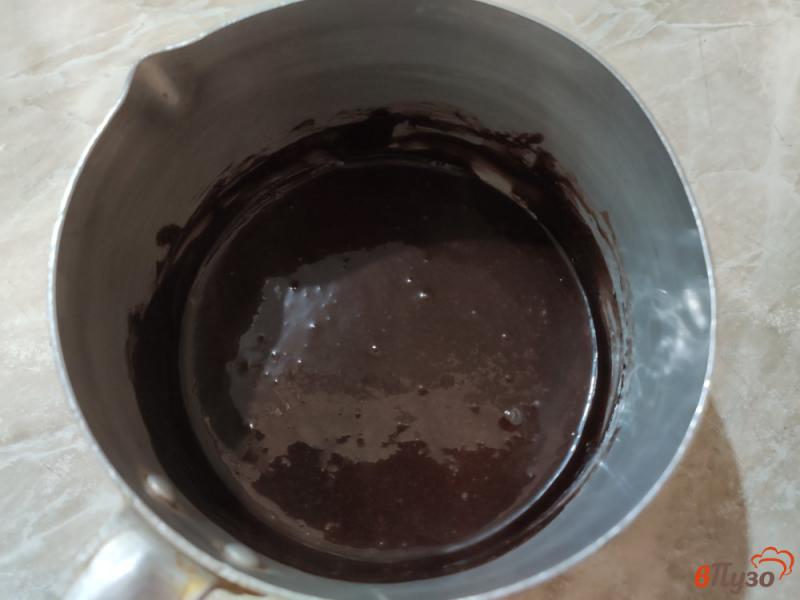 Фото приготовление рецепта: Быстрый шоколадный пирог в микроволновке шаг №7