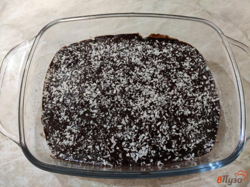 Фото приготовление рецепта: Быстрый шоколадный пирог в микроволновке шаг №9