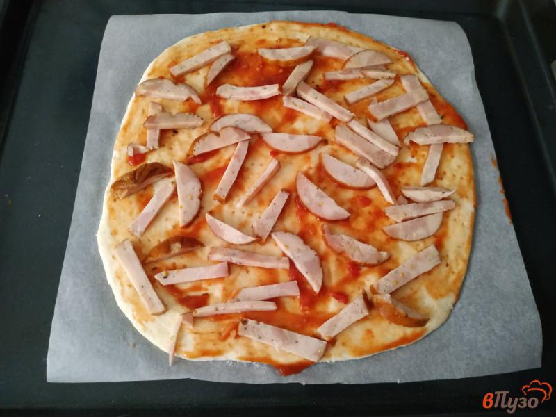 Фото приготовление рецепта: Пицца на бездрожжевом тесте шаг №7