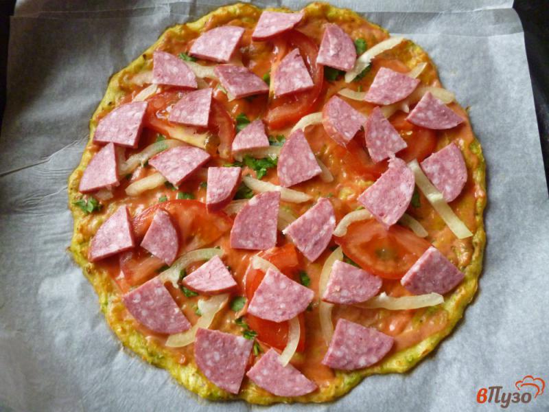 Фото приготовление рецепта: Пицца на кабачковом тесте шаг №8