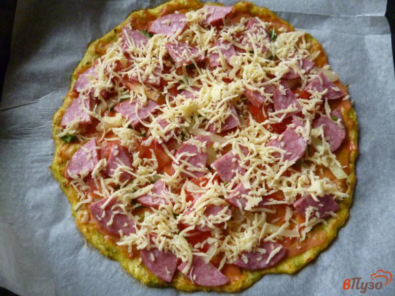 Фото приготовление рецепта: Пицца на кабачковом тесте шаг №9