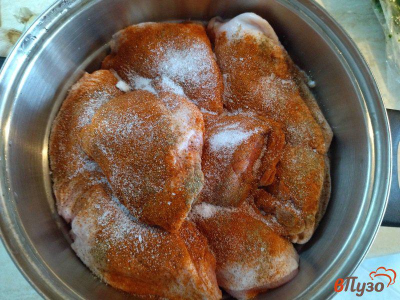 Фото приготовление рецепта: Курица по-грузински с пряным соусом шаг №2