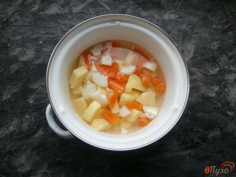 Фото приготовление рецепта: Суп пюре из картофеля и цветной капусты шаг №2