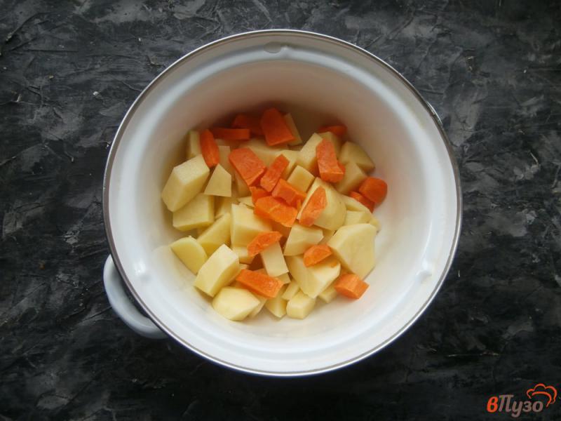 Фото приготовление рецепта: Суп пюре из картофеля и цветной капусты шаг №1