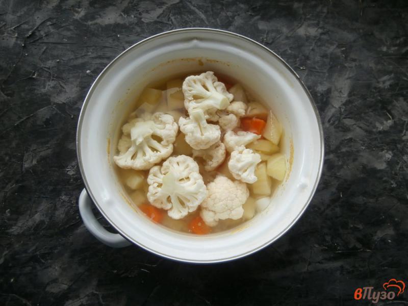 Фото приготовление рецепта: Суп пюре из картофеля и цветной капусты шаг №3