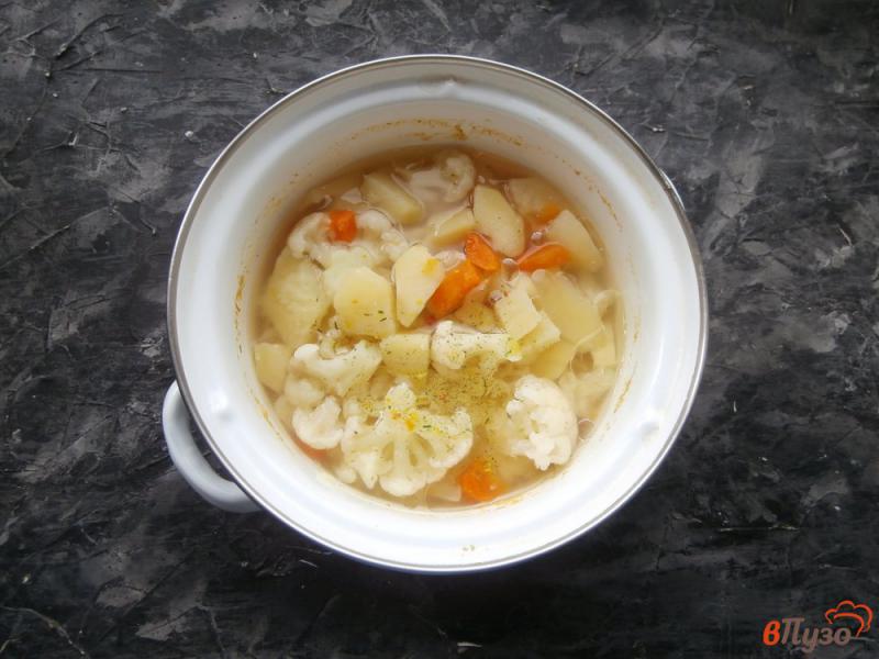 Фото приготовление рецепта: Суп пюре из картофеля и цветной капусты шаг №4