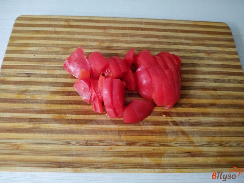 Фото приготовление рецепта: Салат с редькой помидорами и яйцом шаг №3