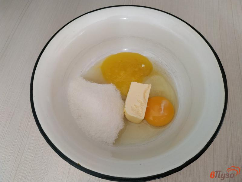 Фото приготовление рецепта: Медовик со сметанно клубничным кремом шаг №1