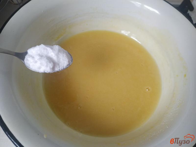 Фото приготовление рецепта: Медовик со сметанно клубничным кремом шаг №3