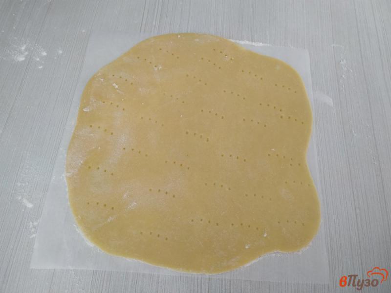 Фото приготовление рецепта: Медовик со сметанно клубничным кремом шаг №7