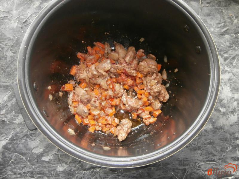 Фото приготовление рецепта: Овощное рагу с куриной печенью в мультиварке шаг №3