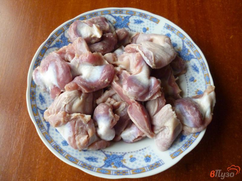 Фото приготовление рецепта: Куриные желудки тушеные шаг №1