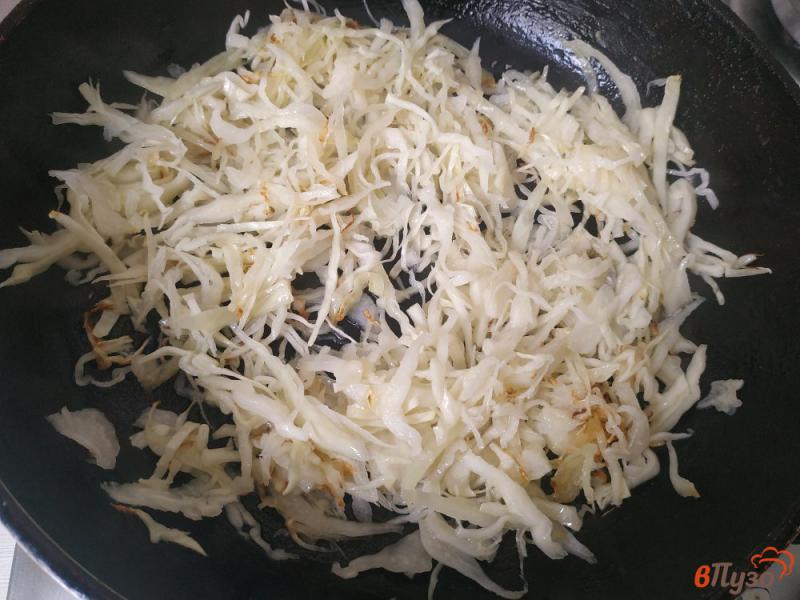 Фото приготовление рецепта: Тушёная капуста с помидорами и сладким перцем шаг №2