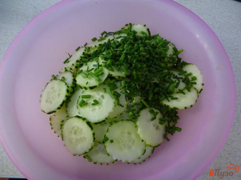 Фото приготовление рецепта: Польский салат из огурцов Мизерия шаг №4