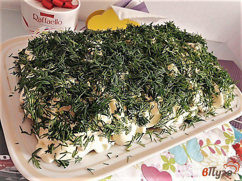 Фото приготовление рецепта: Салат из трески с укропом и майонезом шаг №8