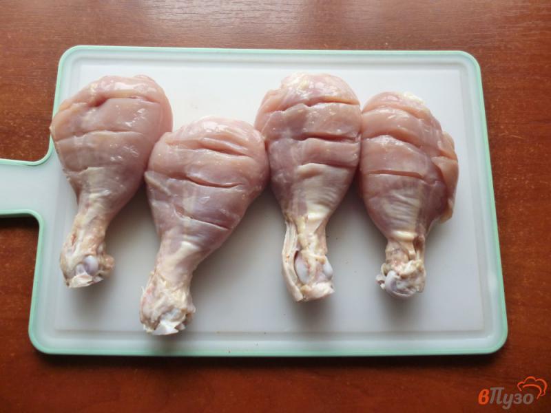 Фото приготовление рецепта: Куриные голени с картофелем в духовке шаг №1
