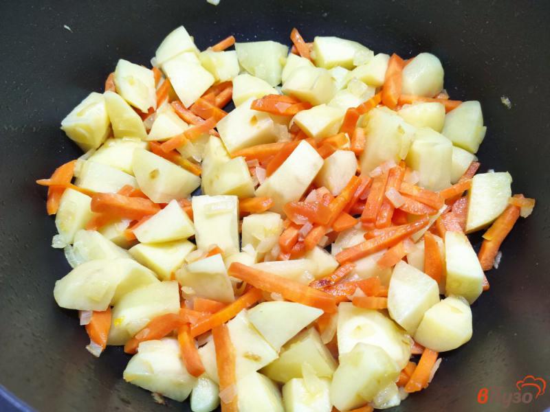 Фото приготовление рецепта: Овощное рагу с консервированным горошком шаг №3