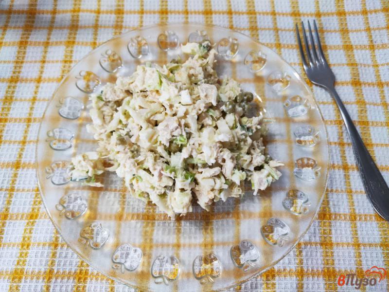 Фото приготовление рецепта: Мясной салат с молодой капустой шаг №9