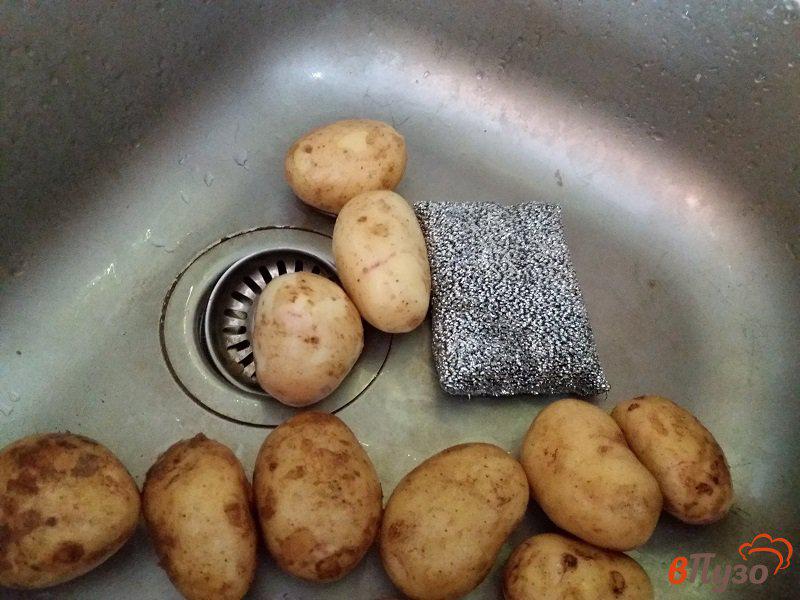 Фото приготовление рецепта: Молодой картофель с чесноком шаг №2