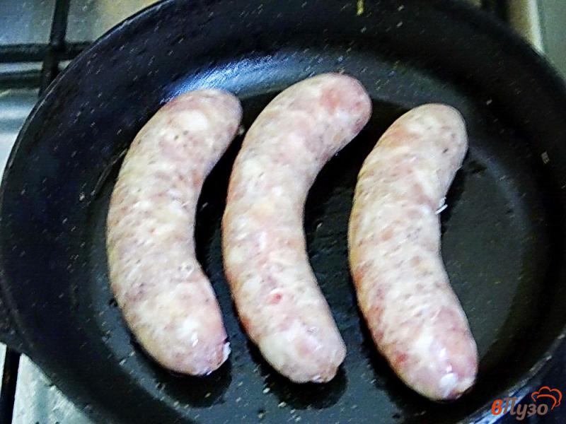 Фото приготовление рецепта: Куриные колбаски жареные с соусом шаг №1