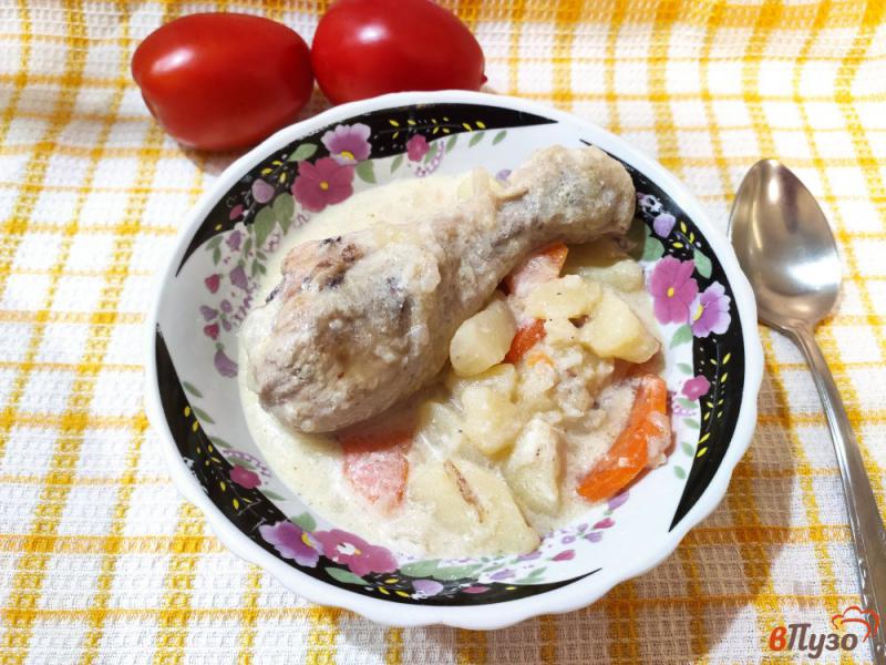 Фото приготовление рецепта: Куриные голени тушёные с картофелем в сметане шаг №8