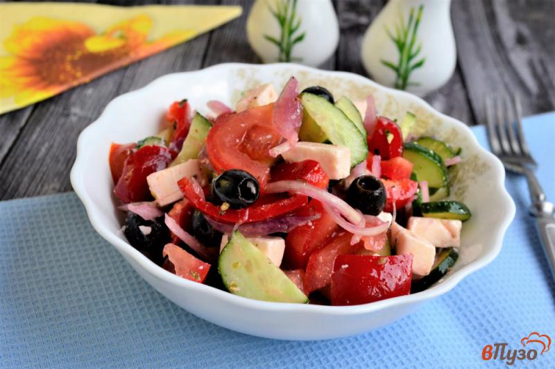 Фото приготовление рецепта: Греческий салат с плавленым сыром шаг №7