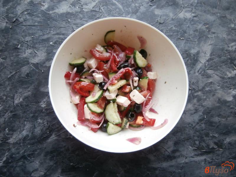 Фото приготовление рецепта: Греческий салат с плавленым сыром шаг №6
